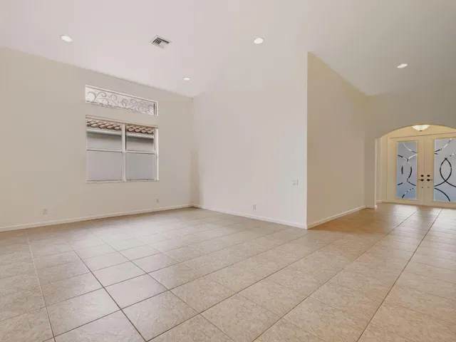  Residence photo 8