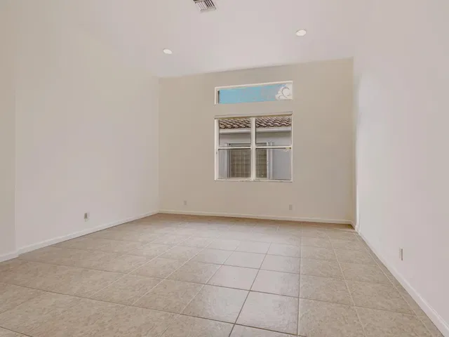  Residence photo 9