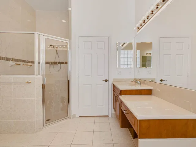  Residence photo 34