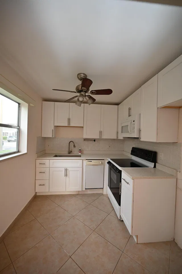  Residence photo 6