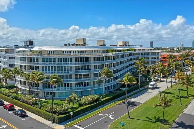 One Royal Palm Way Palm Beach condos, Florida — photo 2