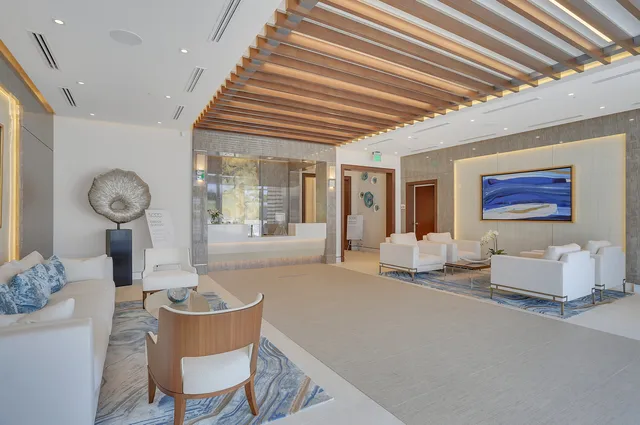 5000 North Ocean — N Grand Lobby