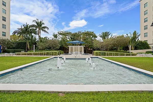 610 Clematis — West palm beach