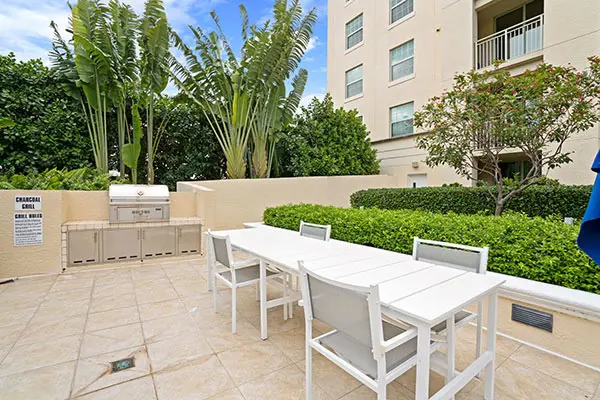 610 Clematis — West palm beach