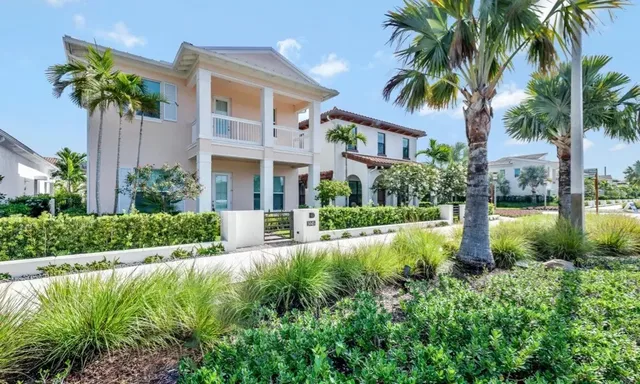 Alton Homes Palm Beach Gardens condos, Florida — photo 10