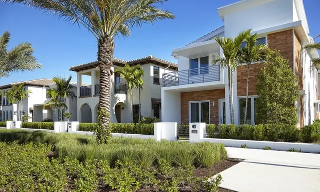 Alton Homes Palm Beach Gardens condos, Florida — photo 5