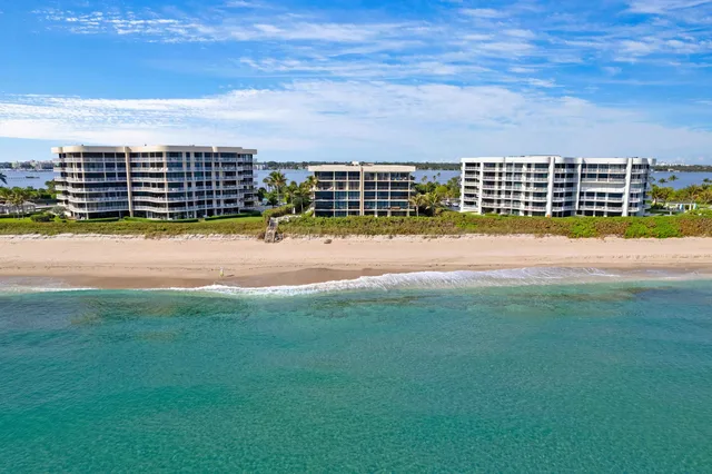 Emeraude Palm Beach — View