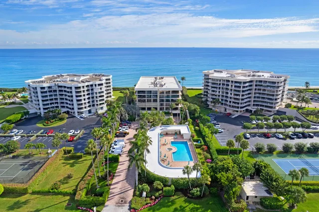 Emeraude Palm Beach — Pool