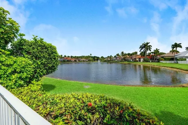 Woodfield Country Club condos, Florida — photo 3