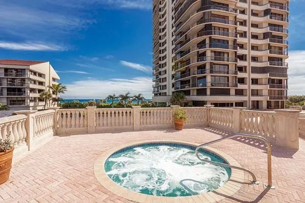 Martinique Singer Island Water Hot Tub