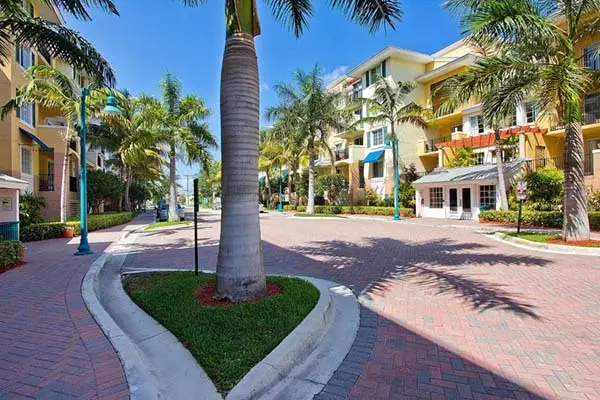 Pineapple Grove Village Condominiums — Delray beach