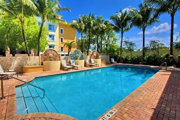 Pineapple Grove Village Condominiums — Delray beach