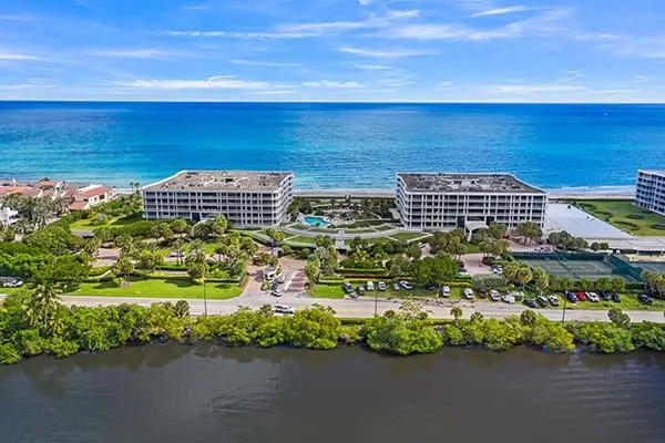 Sloan's Curve Palm Beach condos, Florida — photo 4
