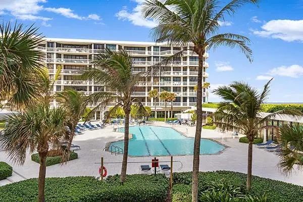 Sloan's Curve Palm Beach condos, Florida — photo 2
