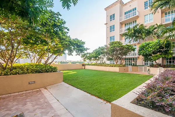 The Whitney Apartments West Palm Beach Outside Area