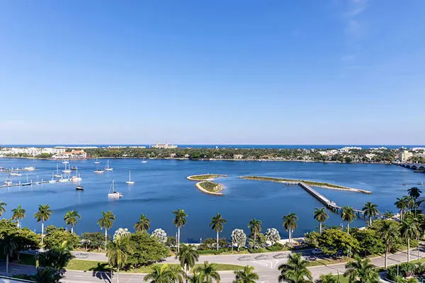 The Plaza of The Palm Beaches — Trump west beach