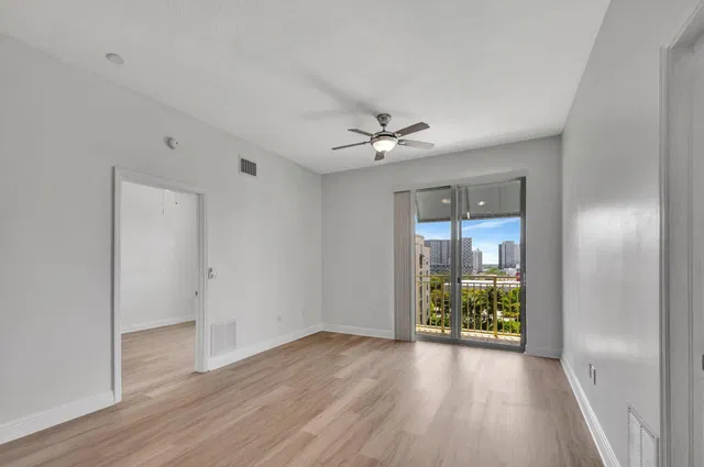 610 Clematis Unit 819 photo 14