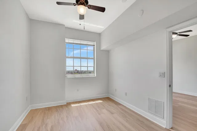 610 Clematis Unit 819 photo 17