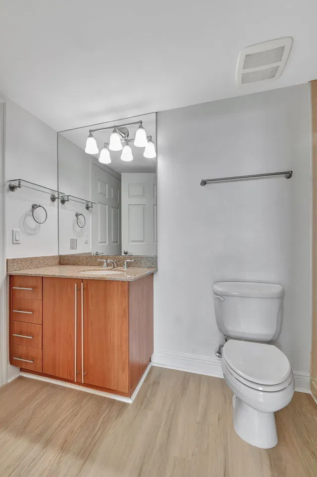 610 Clematis Unit 819 photo 18