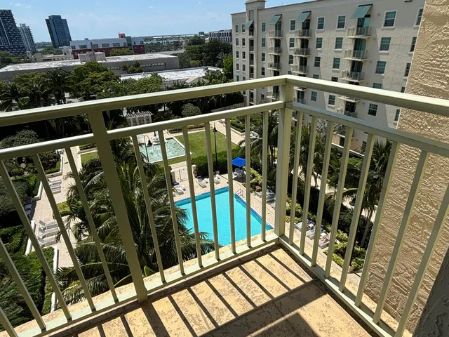 610 Clematis Unit 819 photo 19