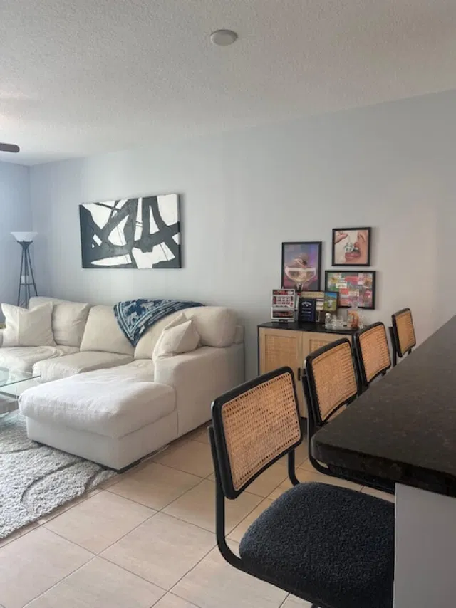 610 Clematis Unit 627 photo 2