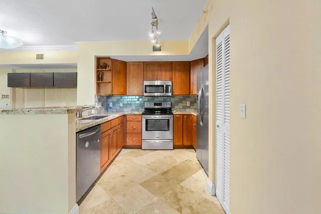 Courtyards in Cityplace Unit 510 photo 12