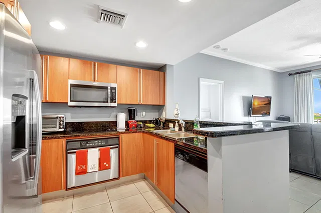 610 Clematis Unit 808 photo 33