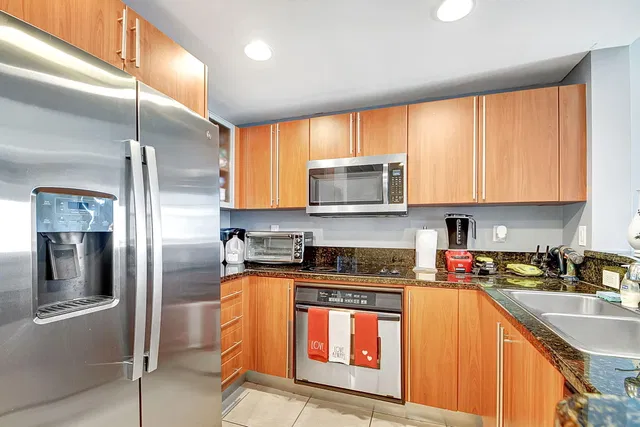610 Clematis Unit 808 photo 34