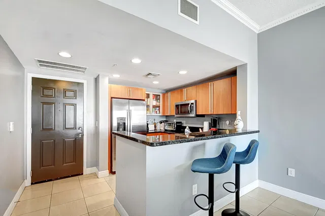 610 Clematis Unit 808 photo 37