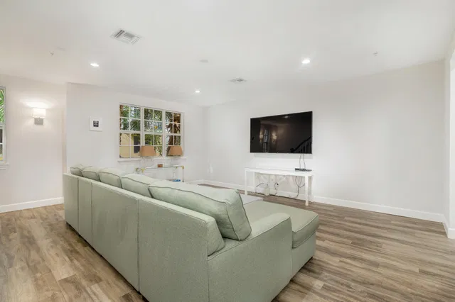 Magnolia Court Residence photo 2