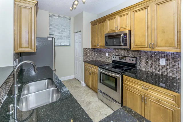 Courtyards in Cityplace Unit 117 photo 2