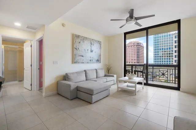 One City Plaza Unit 609 photo 2
