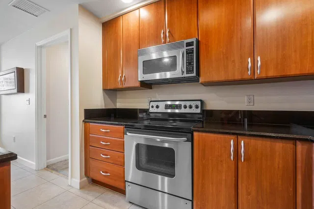 One City Plaza Unit 609 photo 12