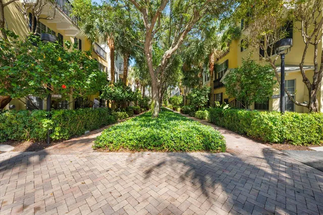 Magnolia Court Residence photo 2