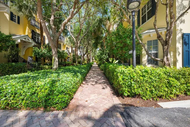 Magnolia Court Residence photo 3