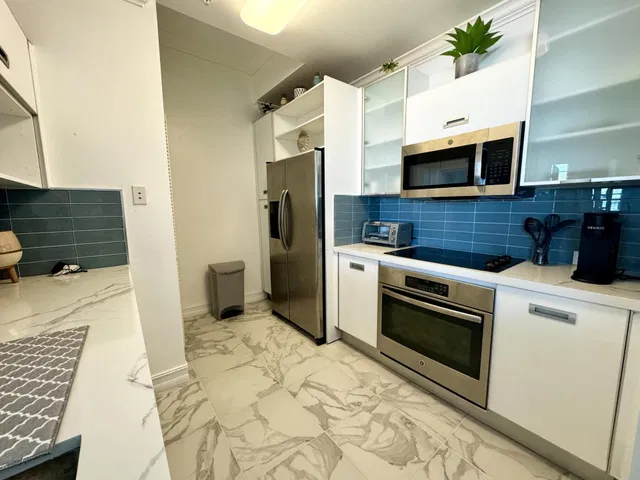 The Whitney Unit 829 photo 5