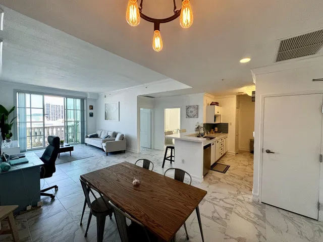 The Whitney Unit 829 photo 7
