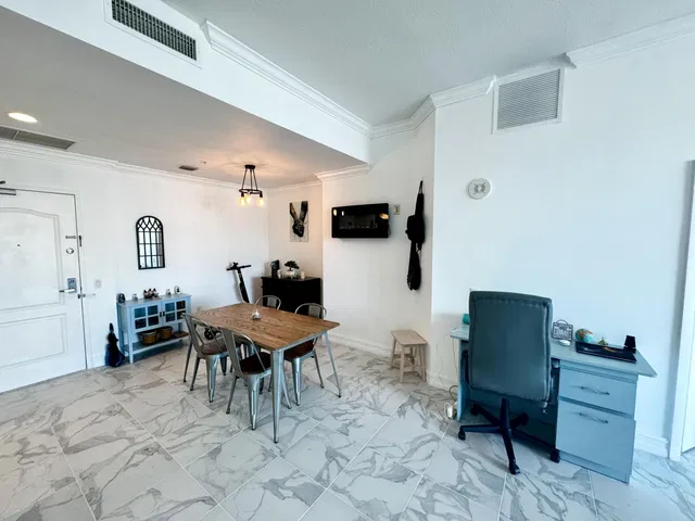 The Whitney Unit 829 photo 9