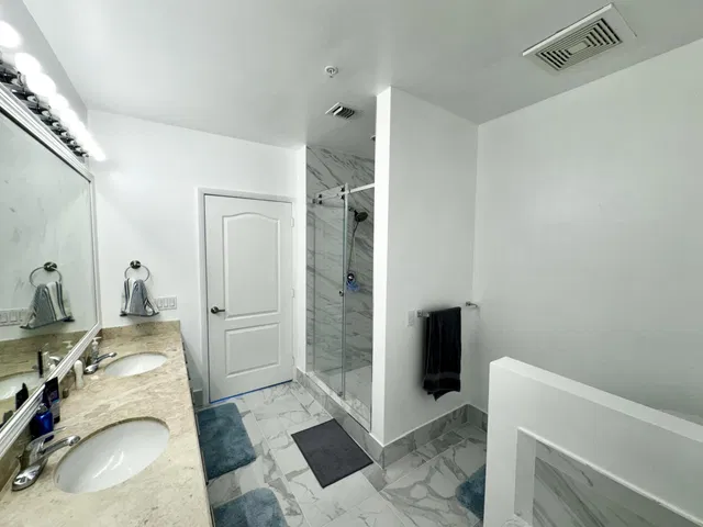 The Whitney Unit 829 photo 12