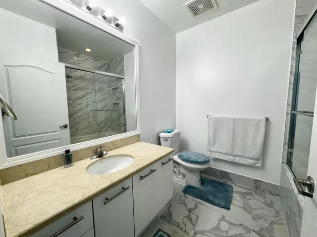 The Whitney Unit 829 photo 15