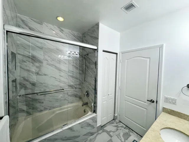The Whitney Unit 829 photo 16