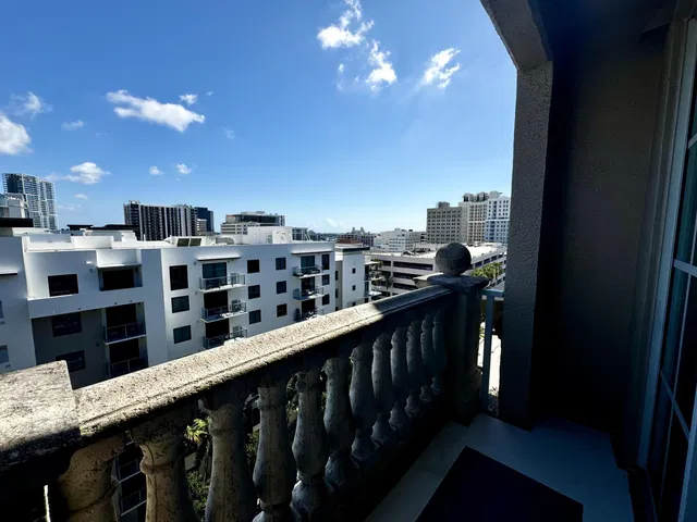 The Whitney Unit 829 photo 17