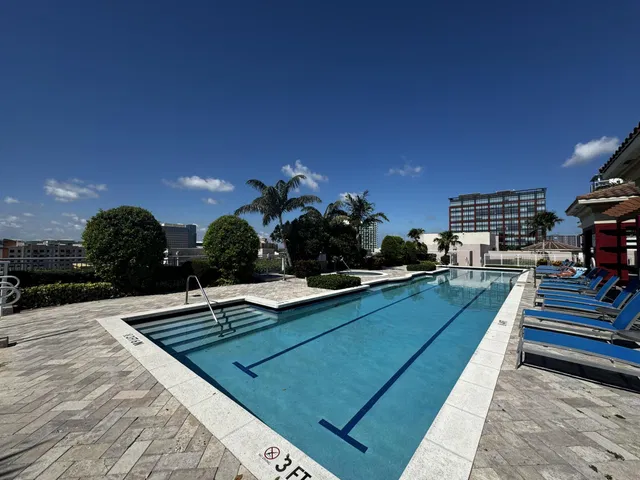 The Whitney Unit 829 photo 23