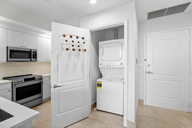 One City Plaza Unit 1001 photo 14