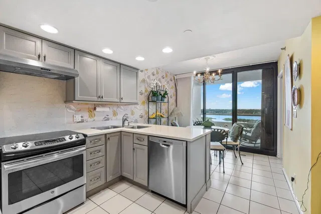 The Plaza of The Palm Beaches Unit 8g photo 4