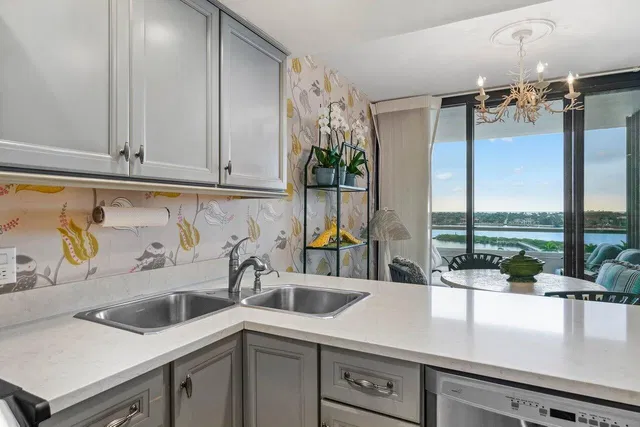 The Plaza of The Palm Beaches Unit 8g photo 5