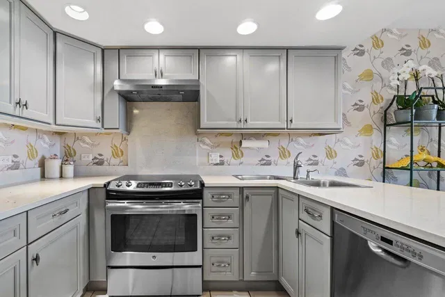 The Plaza of The Palm Beaches Unit 8g photo 6