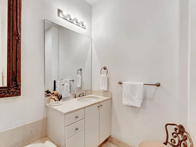 One City Plaza Unit 433 photo 29