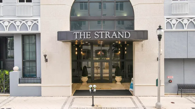 The Strand Unit 1022 photo 3