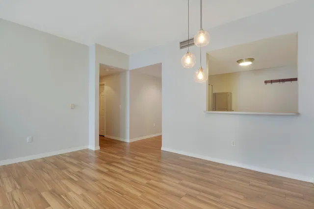 The Strand Unit 1022 photo 12